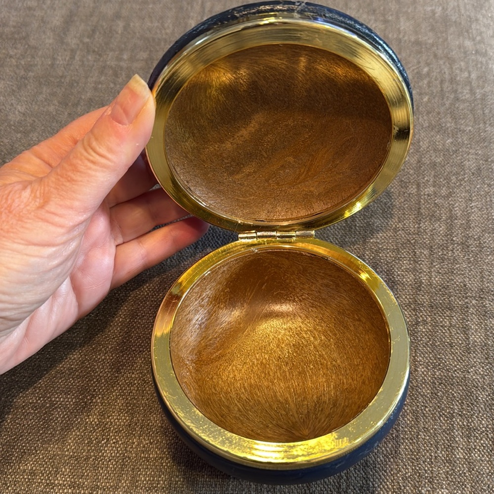 Round Decorative Box with Dancer Design - Picture 2 of 4